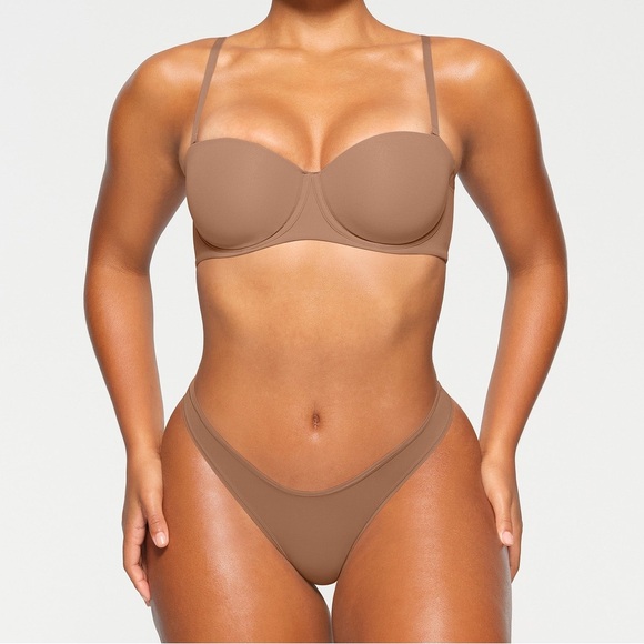 SKIMS FITS EVERYBODY STRAPLESS BRA 'SIENNA' - Picture 6 of 10